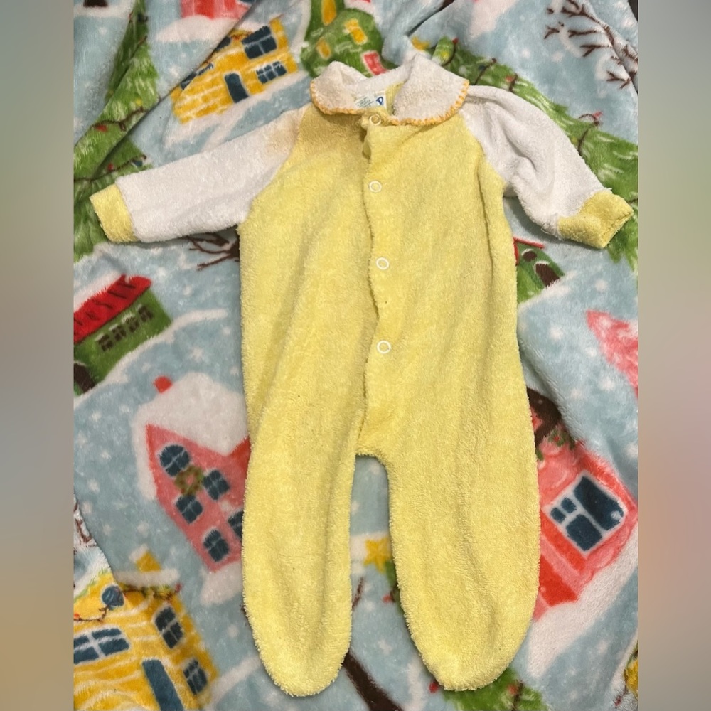 B 2   Vintage Crayola Footie